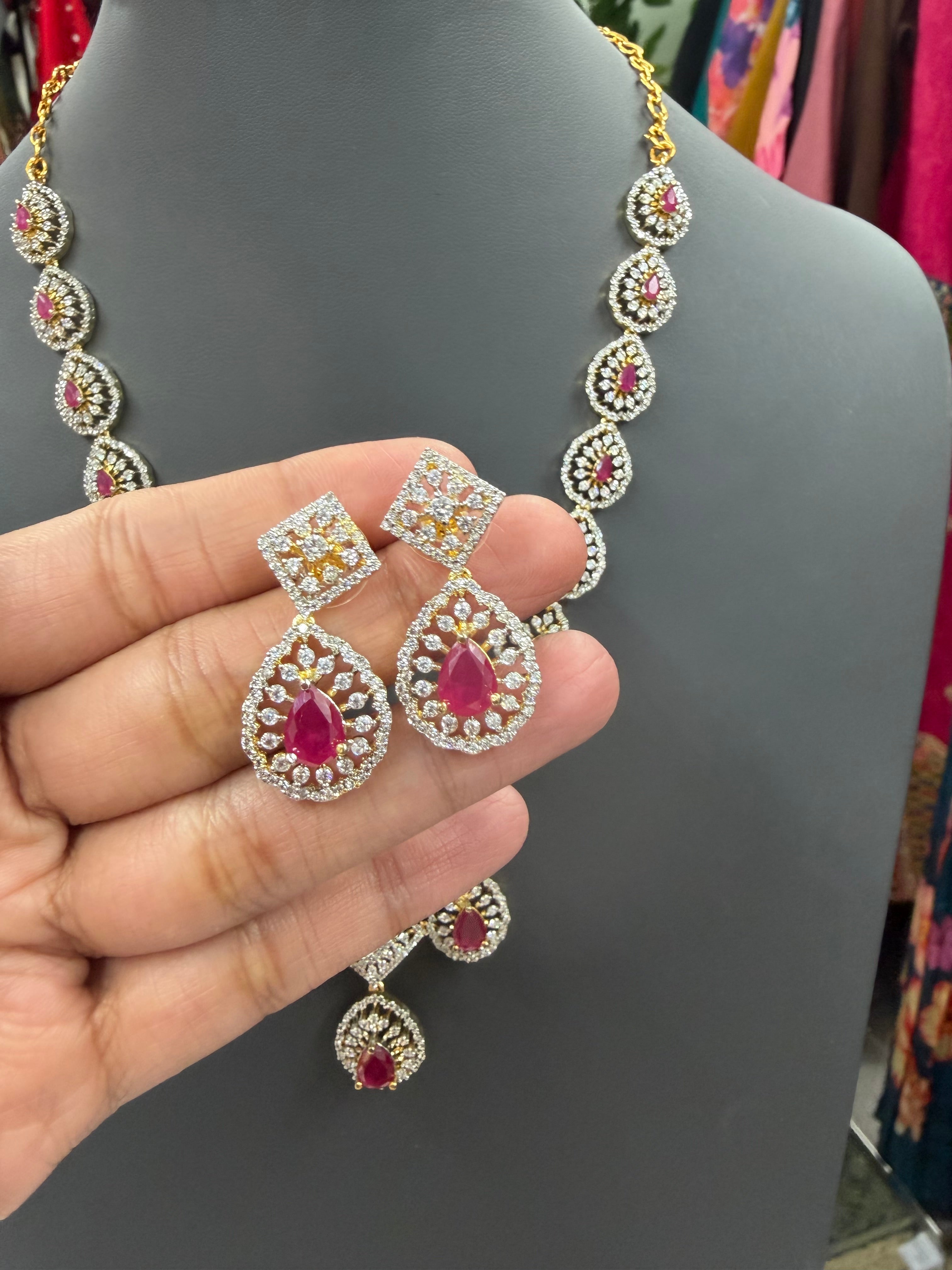 Necklace with matching earrings ✨