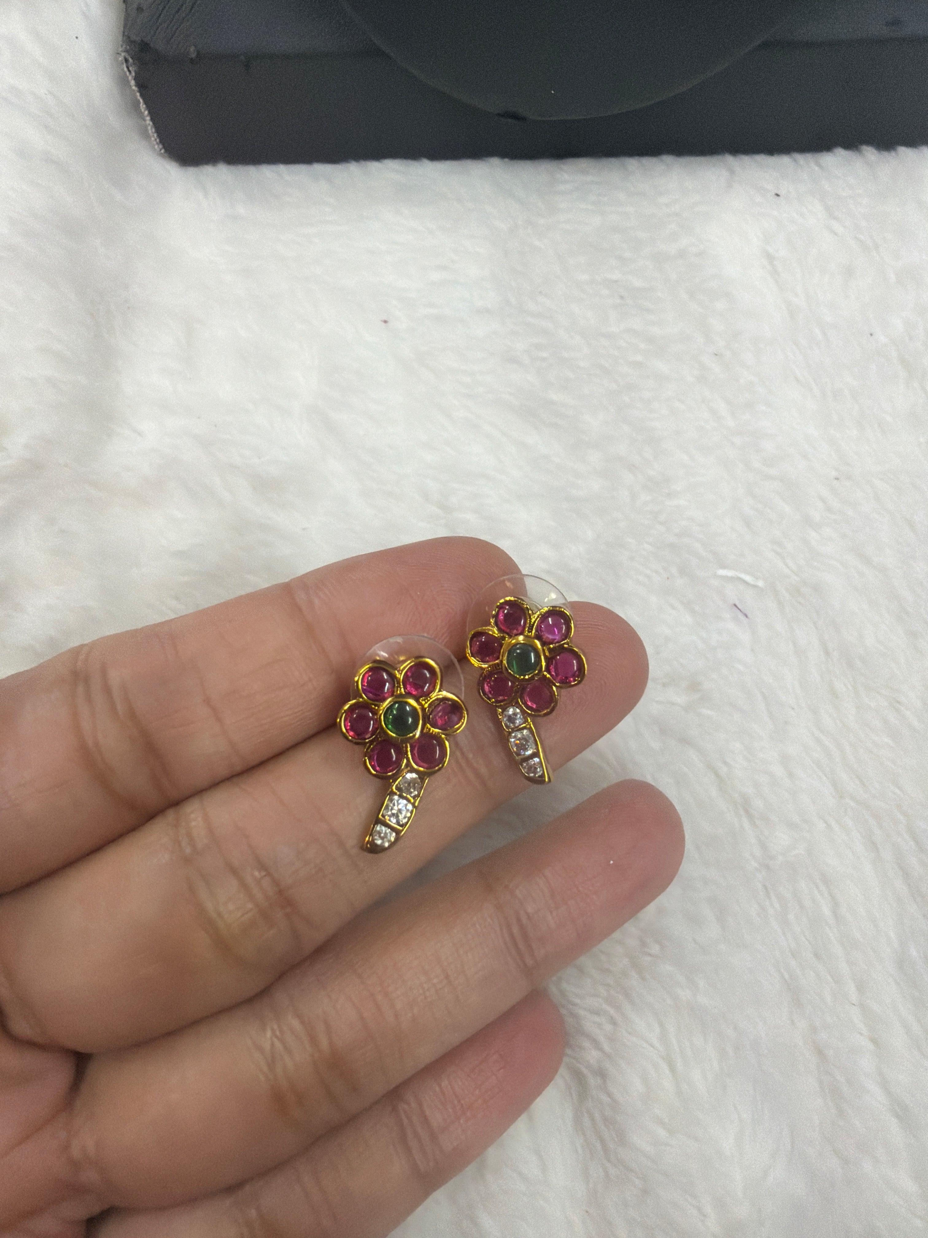 Adorable necklace & earrings combo 💕