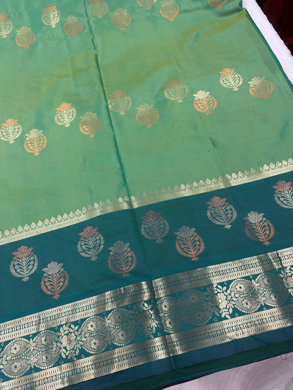 Soft Silk Saree ✨
• Fall & pico done
• Saree only (No blouse piece)