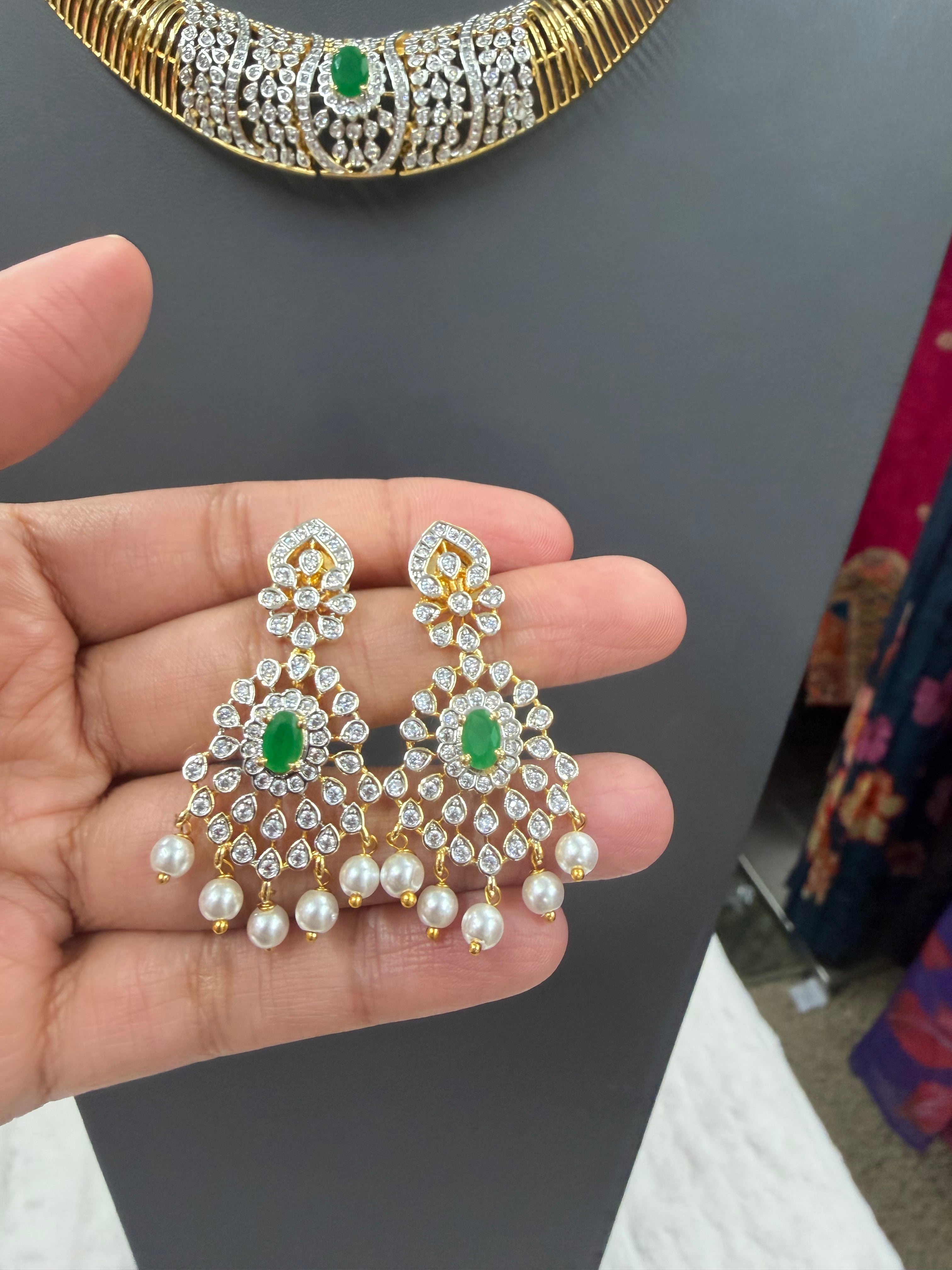 Necklace with matching earrings ✨