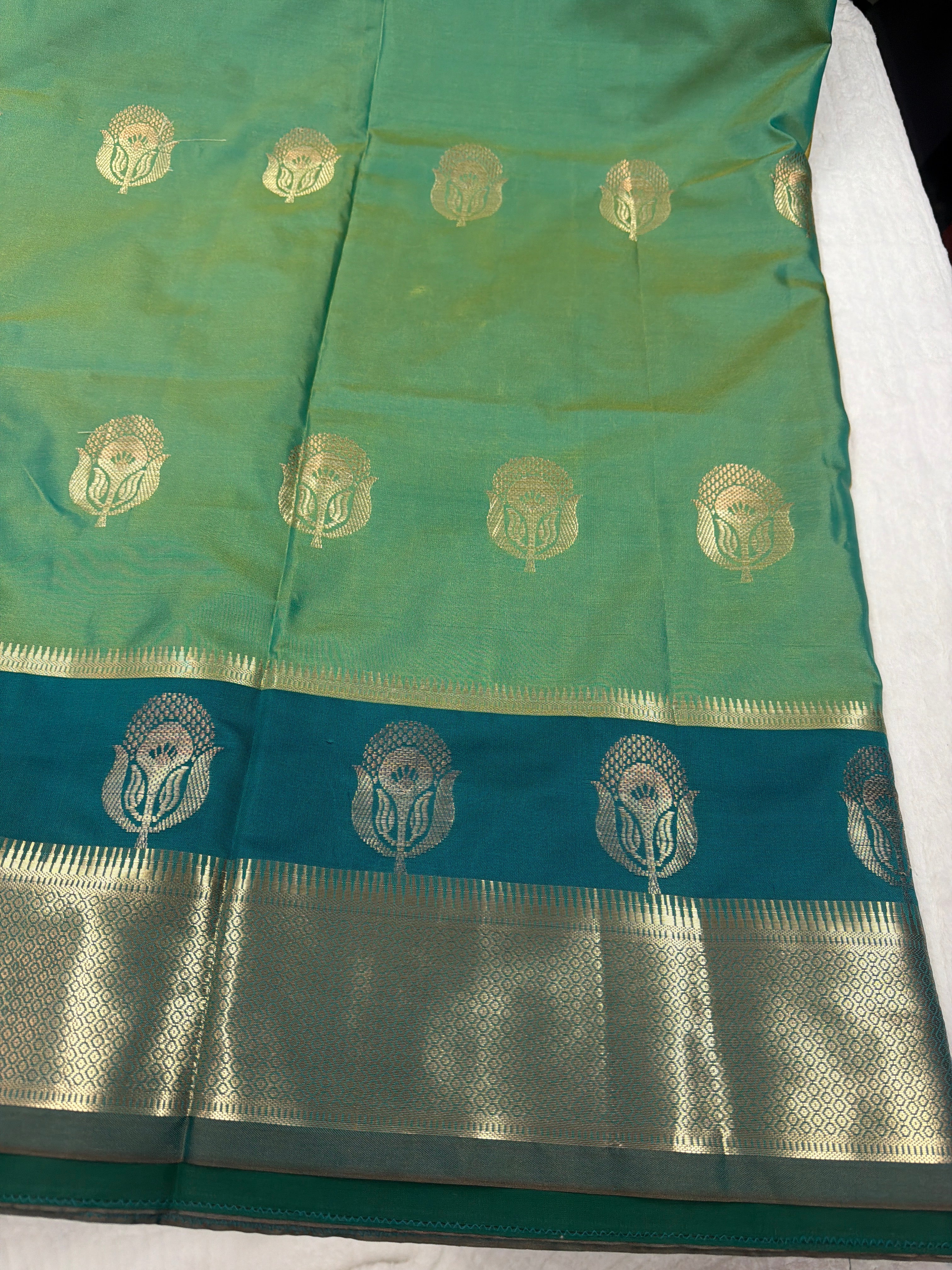 Soft Silk Saree ✨
• Fall & pico done
• Saree only (No blouse piece)