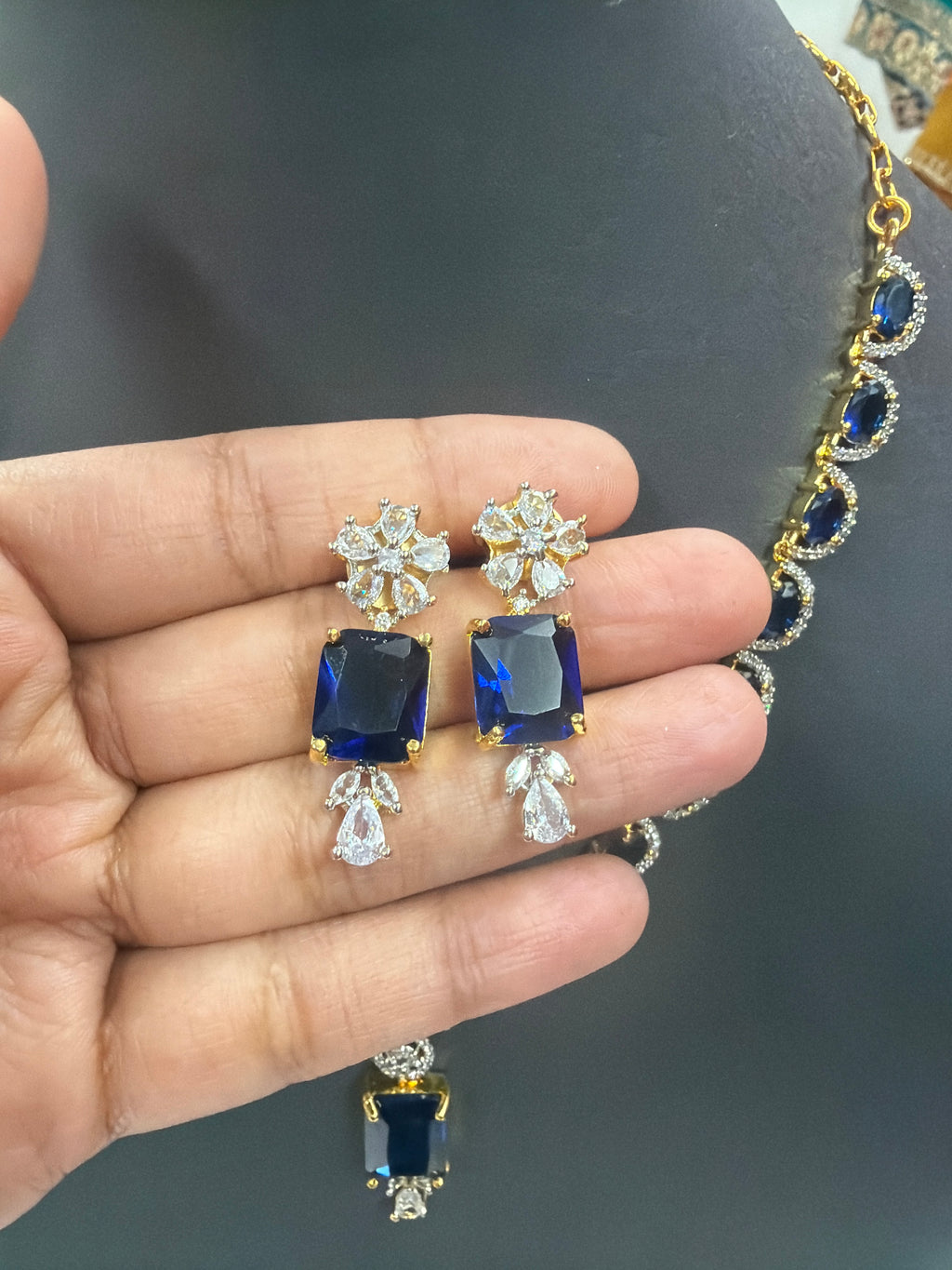Cute necklace set with matching earrings ✨
