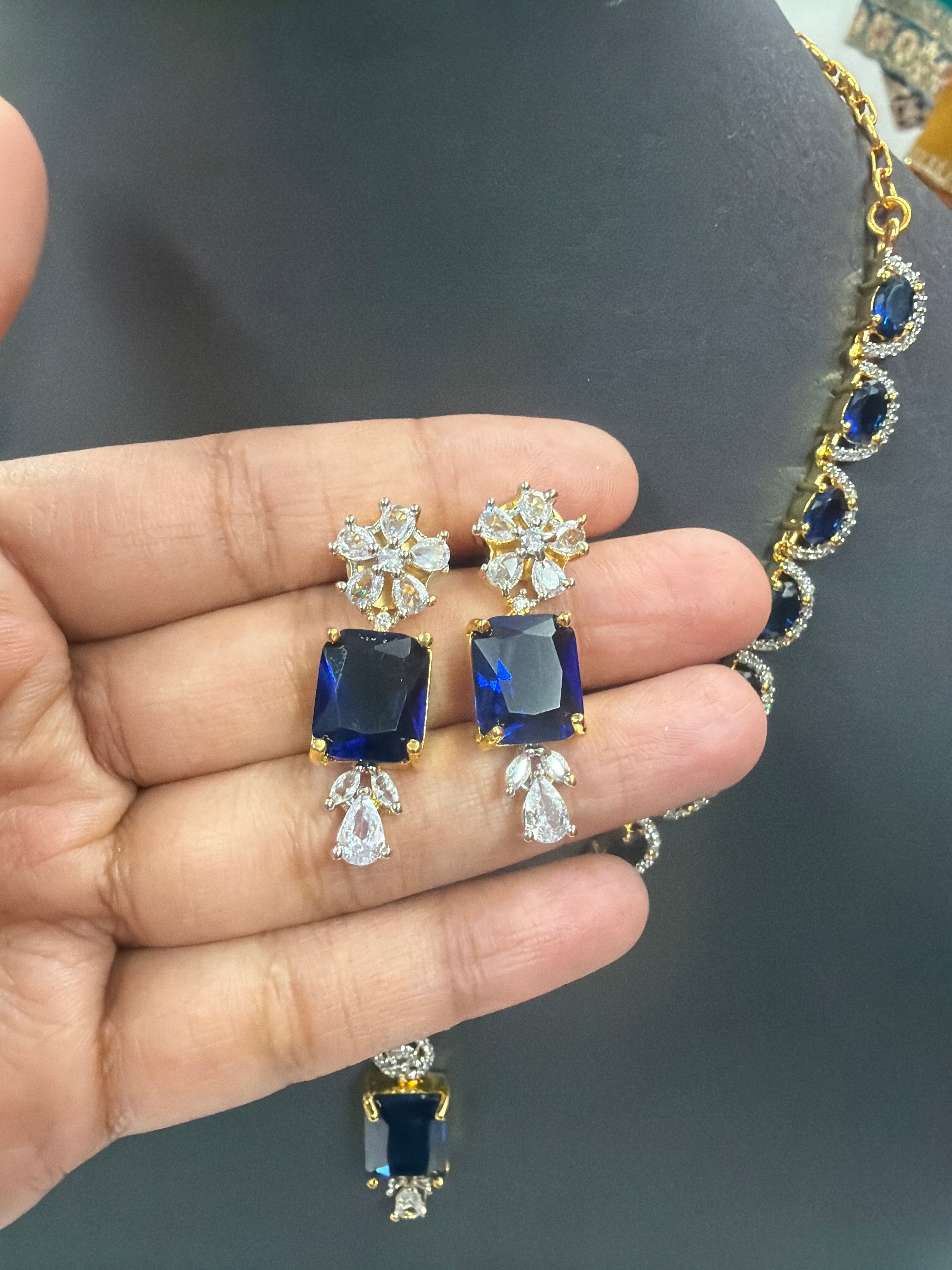 Cute necklace set with matching earrings ✨