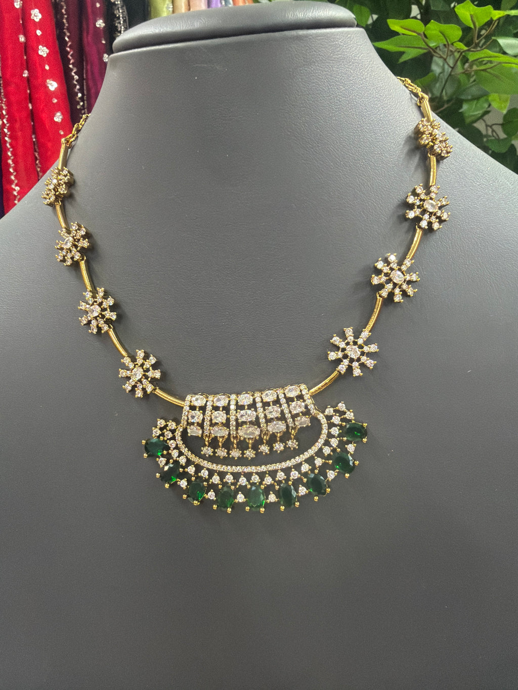 ✨ Beautiful Necklace with Matching Earrings ✨