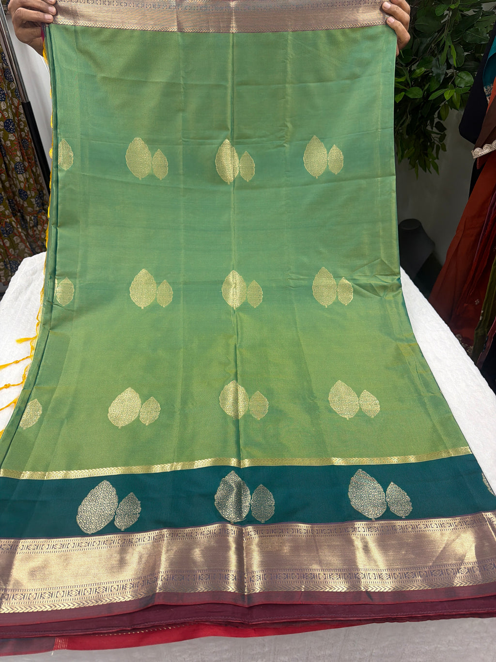 Soft Silk Saree ✨
• Fall & pico done
• Saree only (No blouse piece)