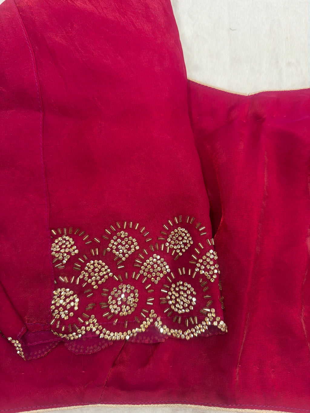 Fendy silk party wear saree with stitched blouse 💫