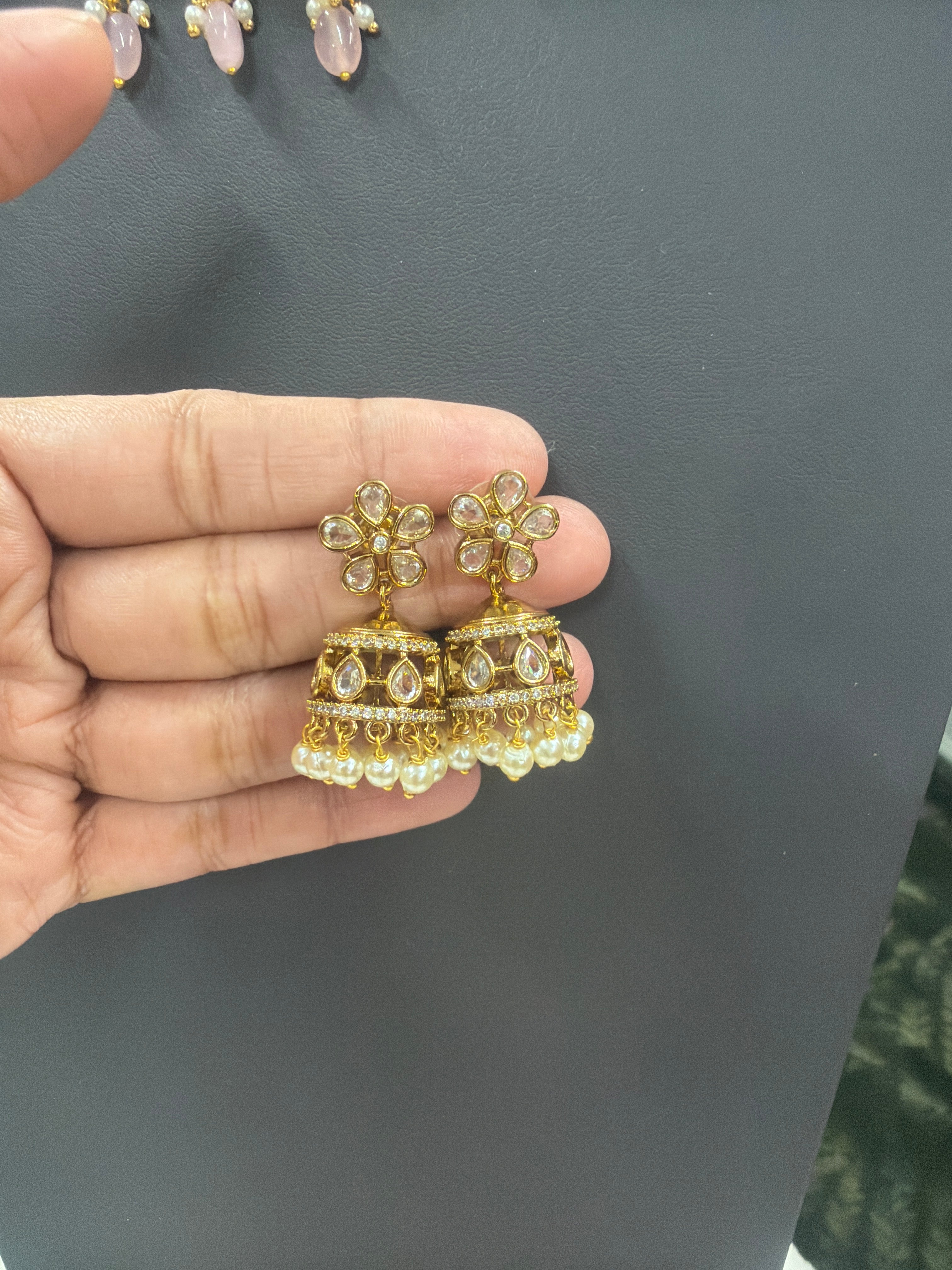 ✨ Beautiful Necklace with Matching Earrings ✨