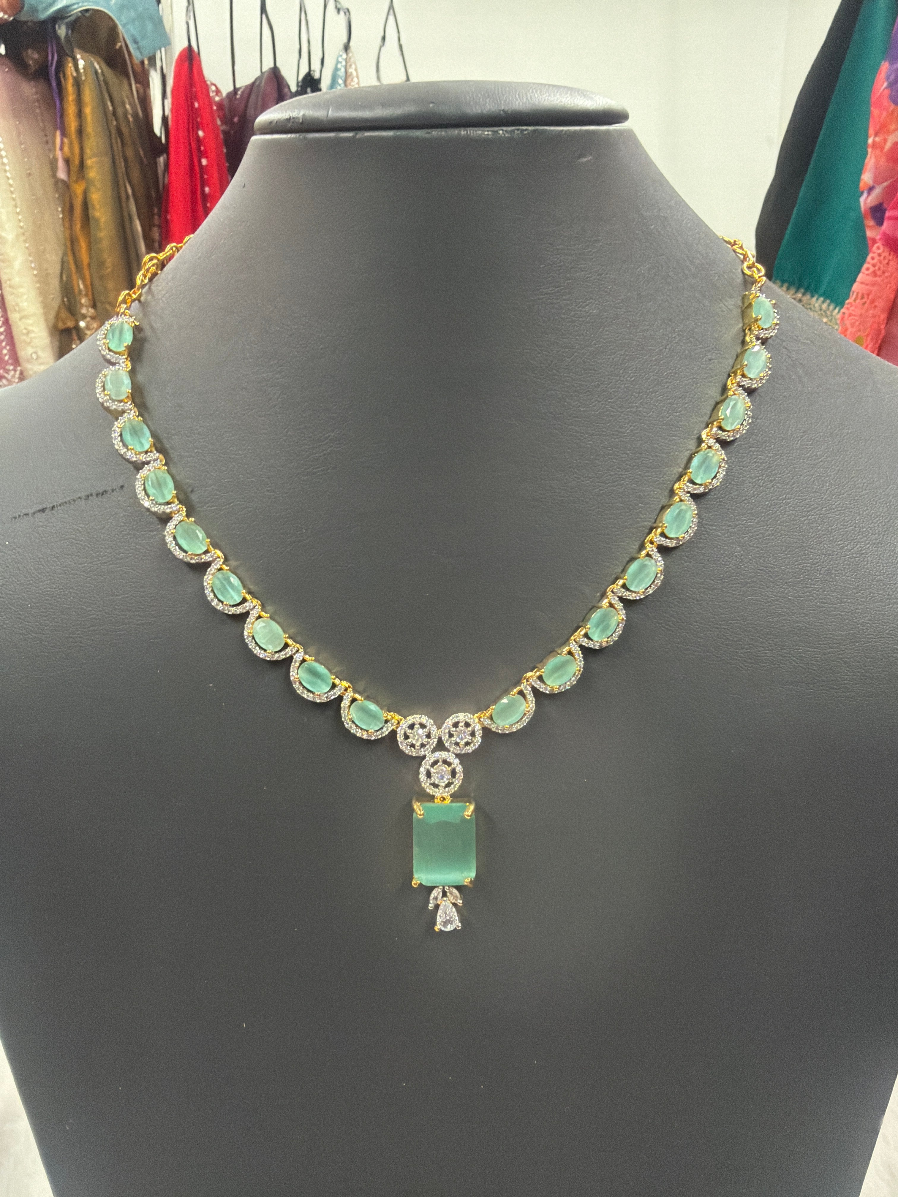 Cute necklace set with matching earrings ✨