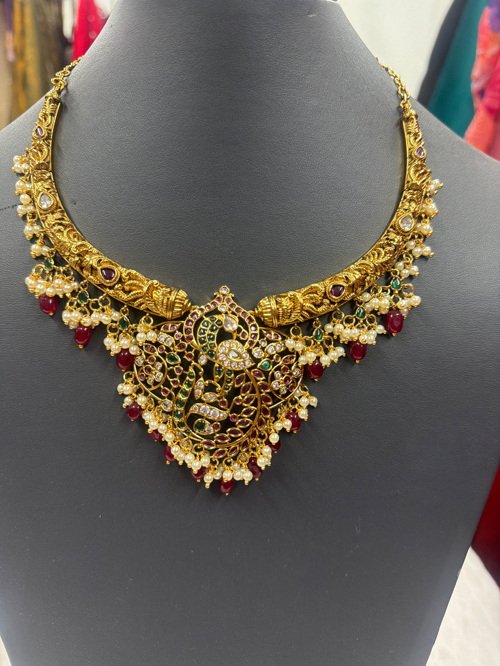 Traditional necklace with earrings