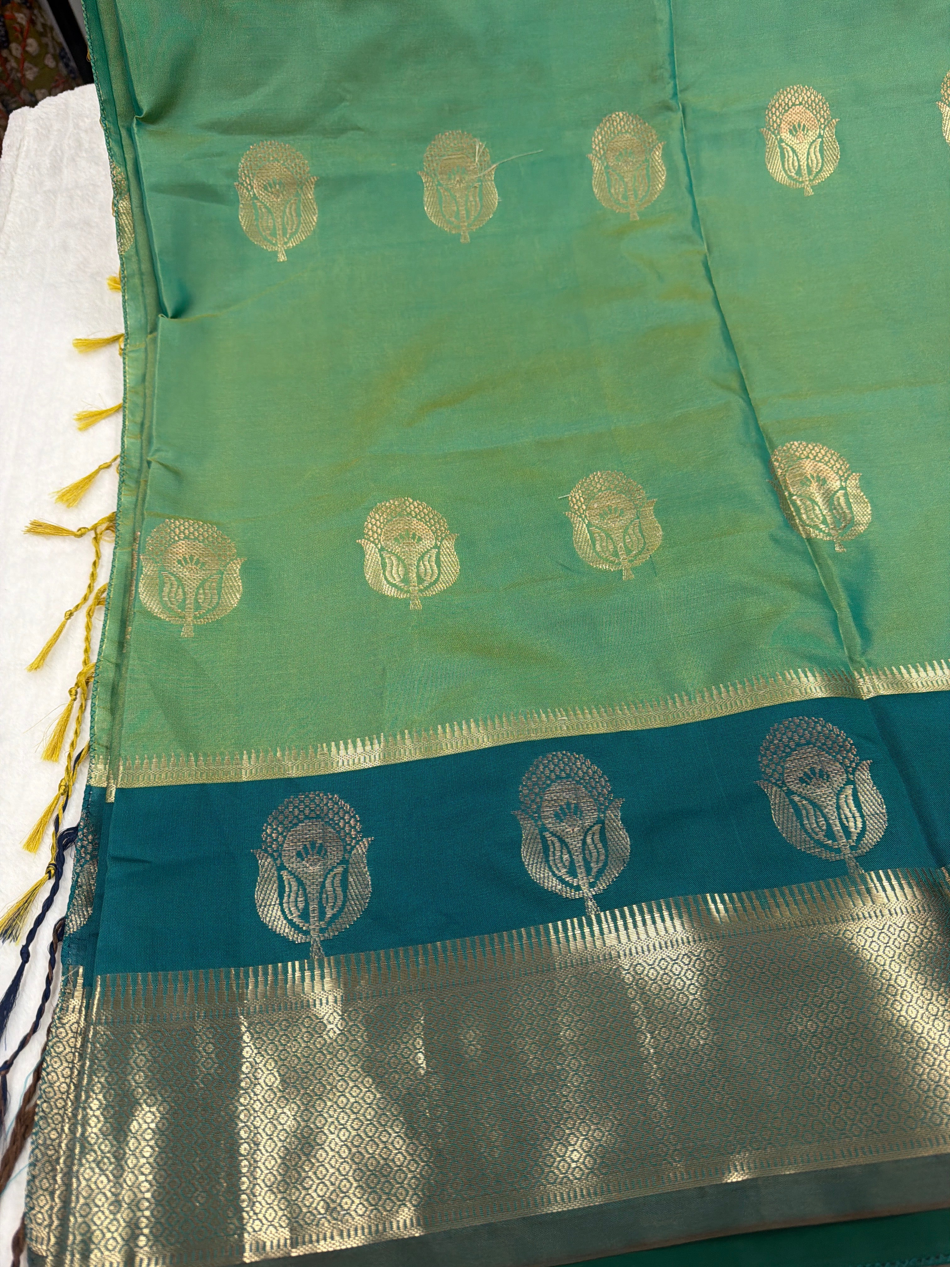 Soft Silk Saree ✨
• Fall & pico done
• Saree only (No blouse piece)