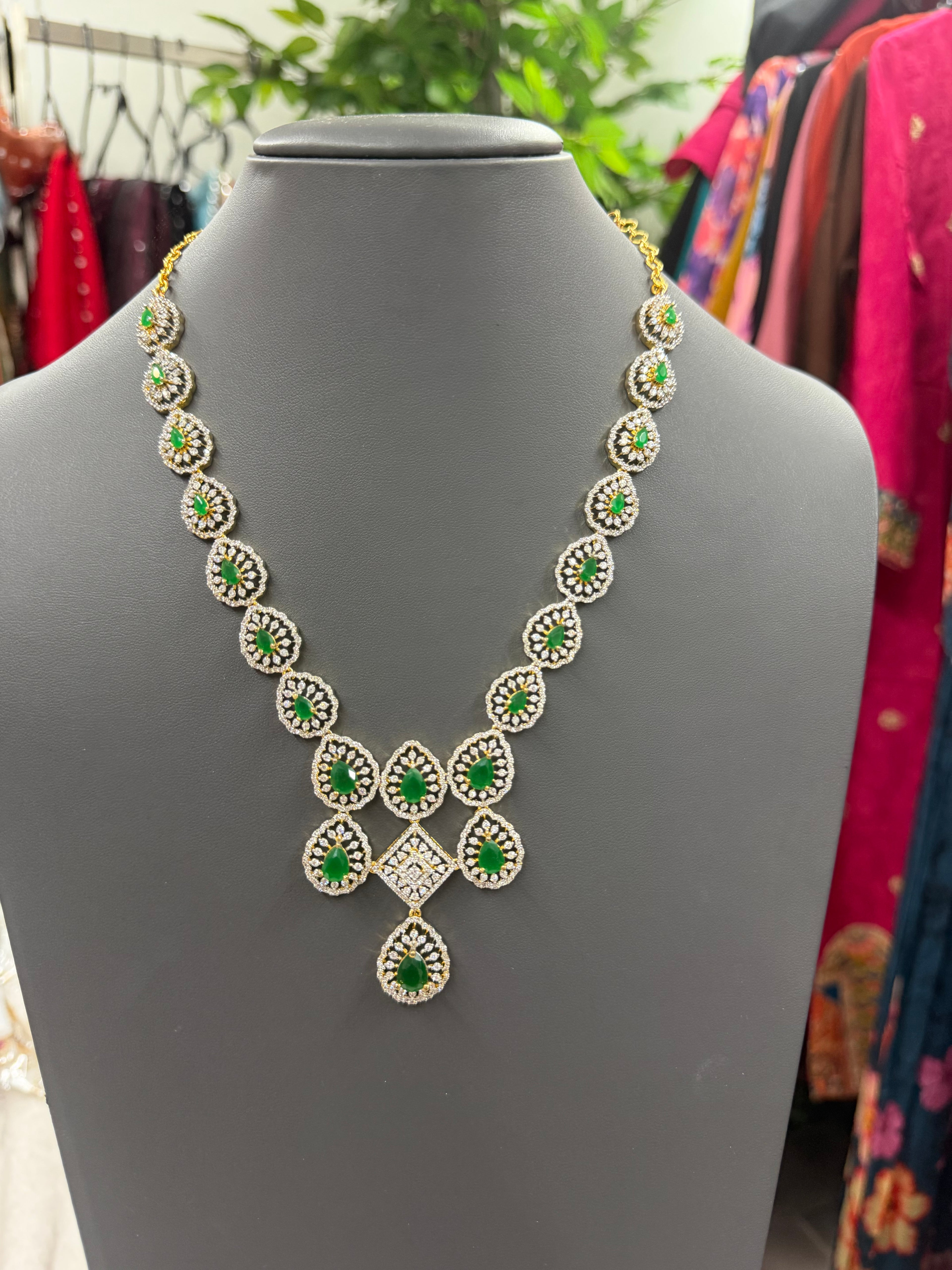 Necklace with matching earrings ✨