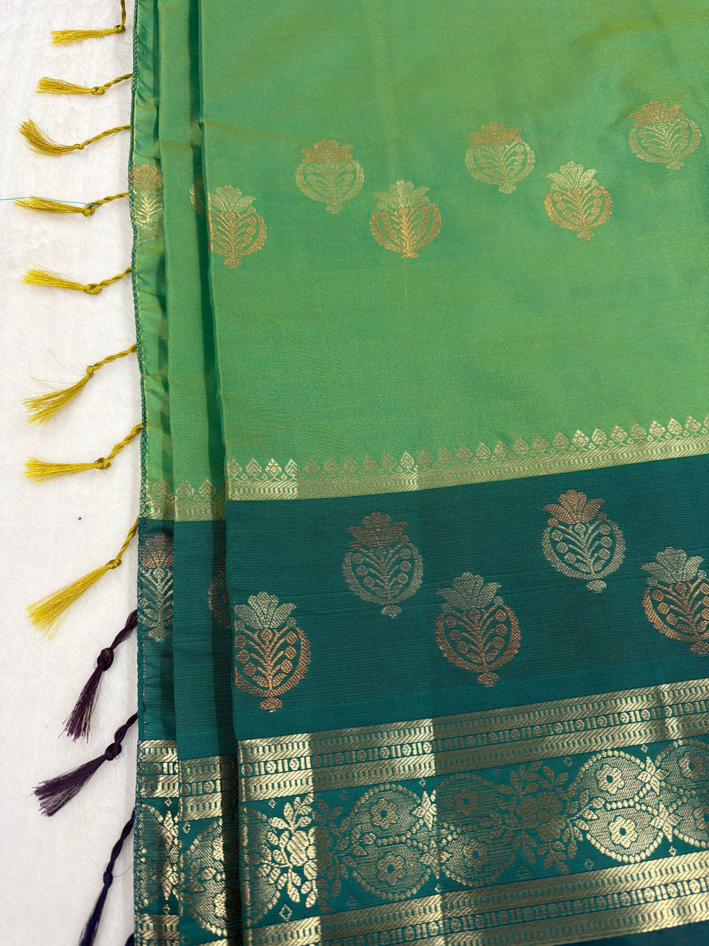Soft Silk Saree ✨
• Fall & pico done
• Saree only (No blouse piece)