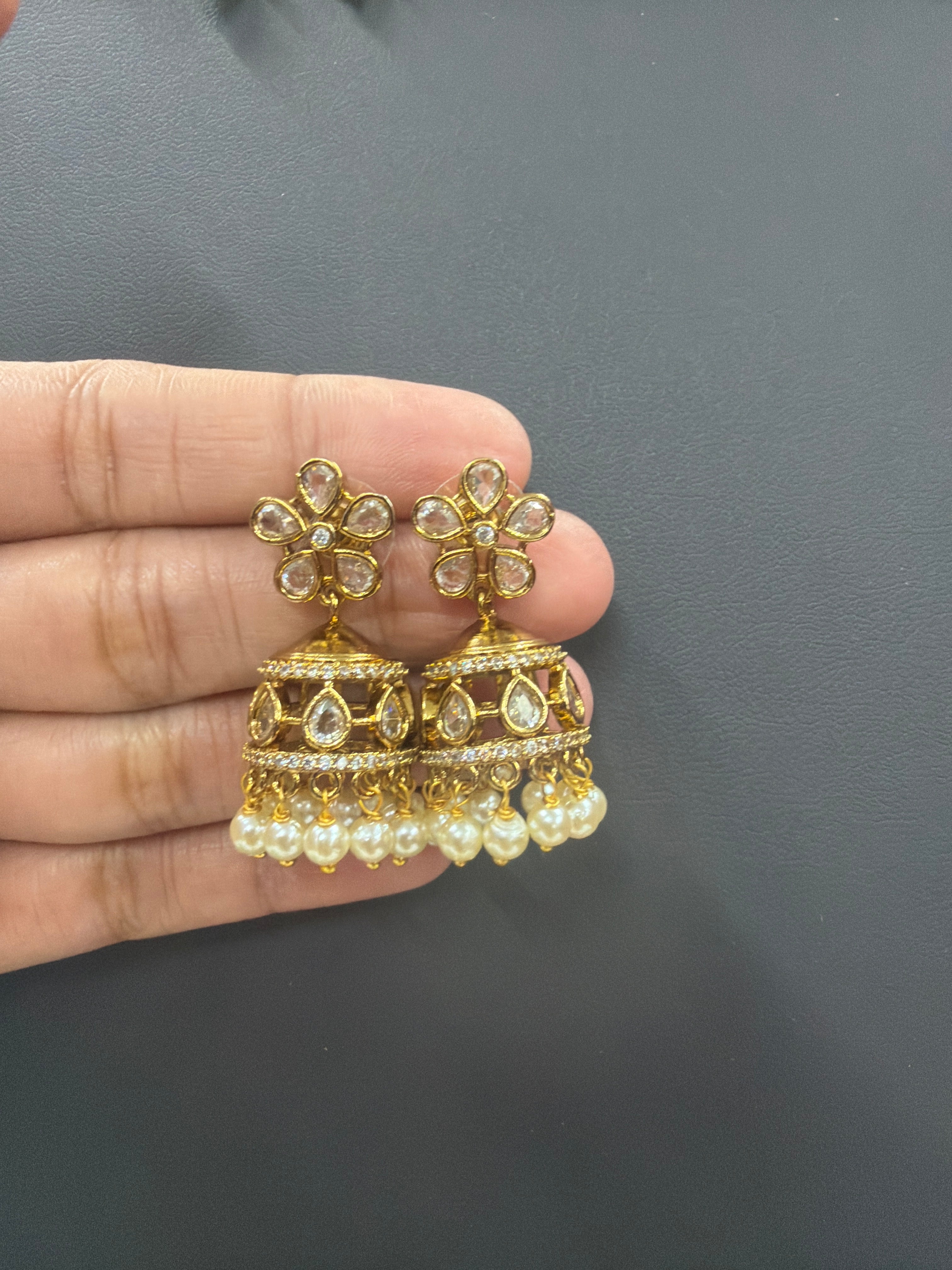 ✨ Beautiful Necklace with Matching Earrings ✨