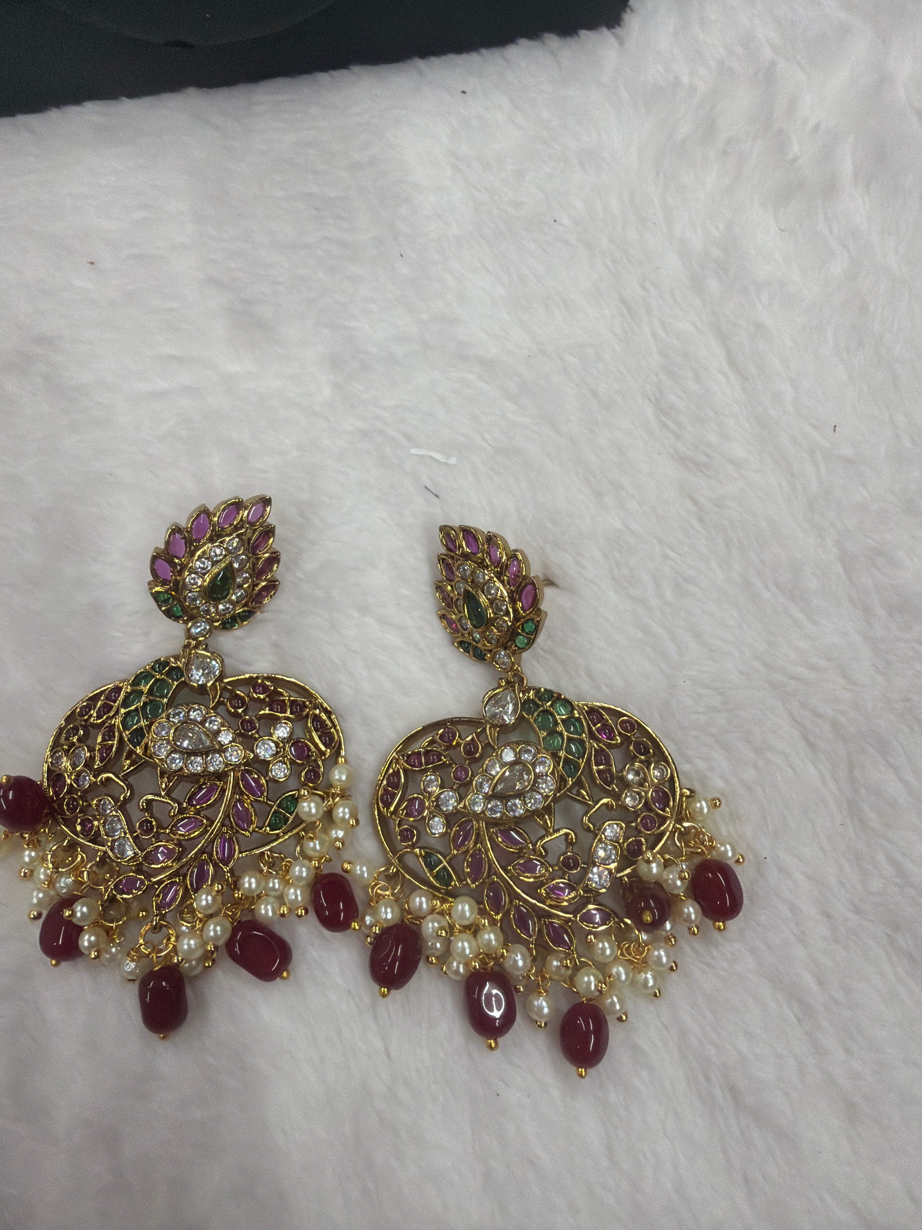 Traditional necklace with earrings