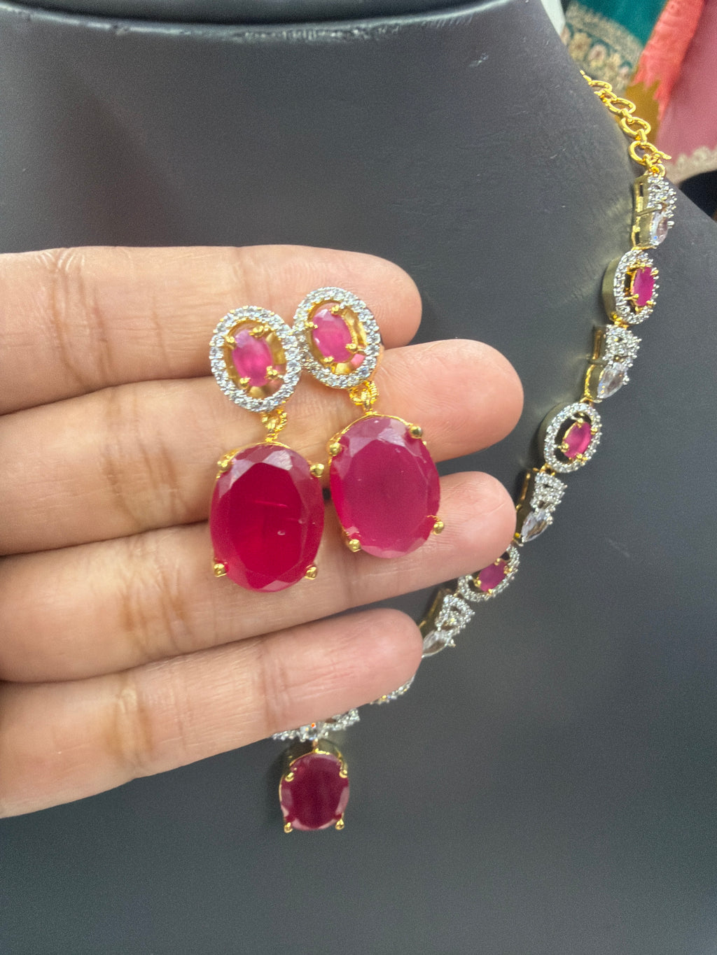 Cute necklace set with matching earrings ✨