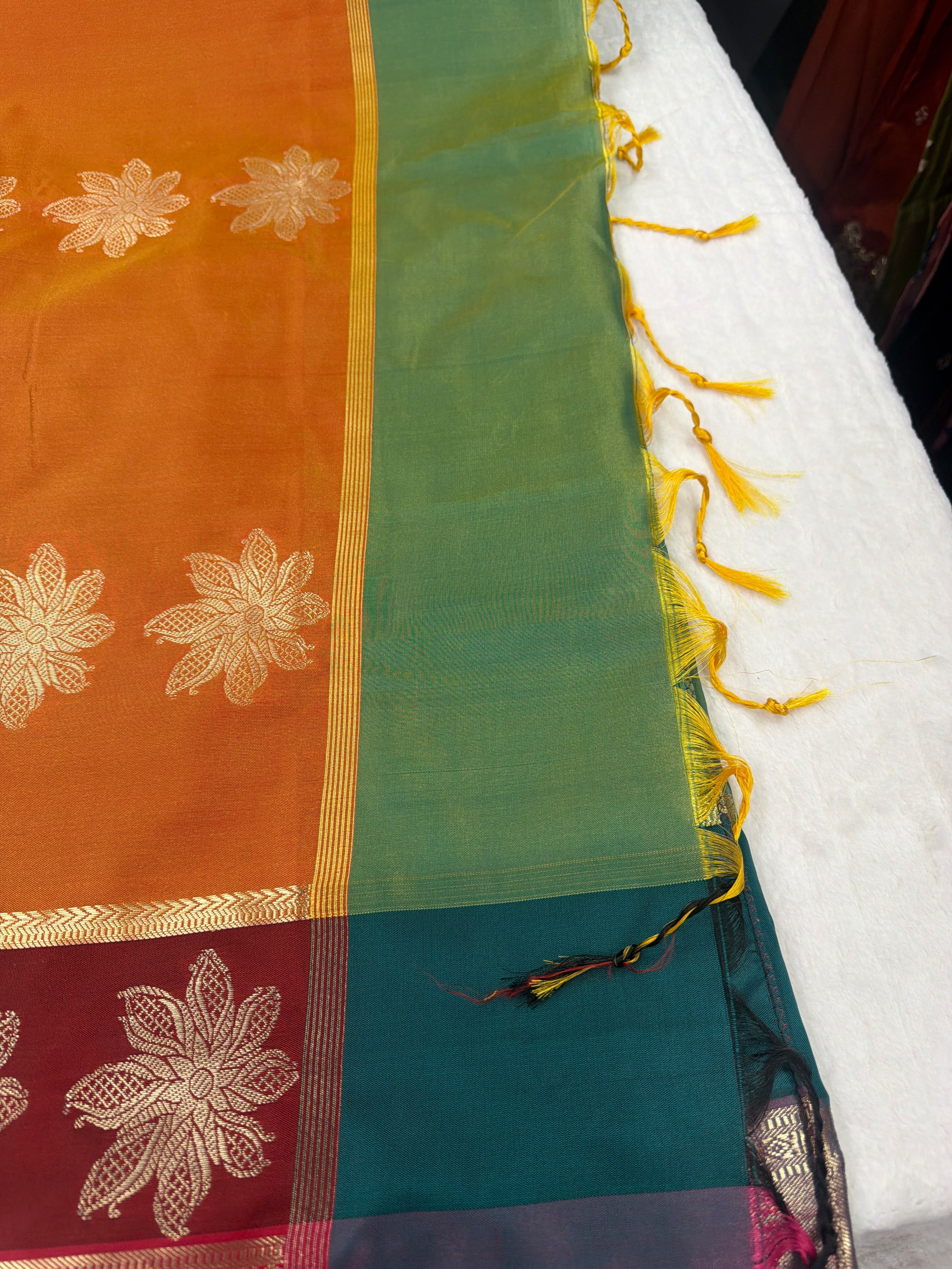 Soft Silk Saree ✨
• Fall & pico done
• Saree only (No blouse piece)