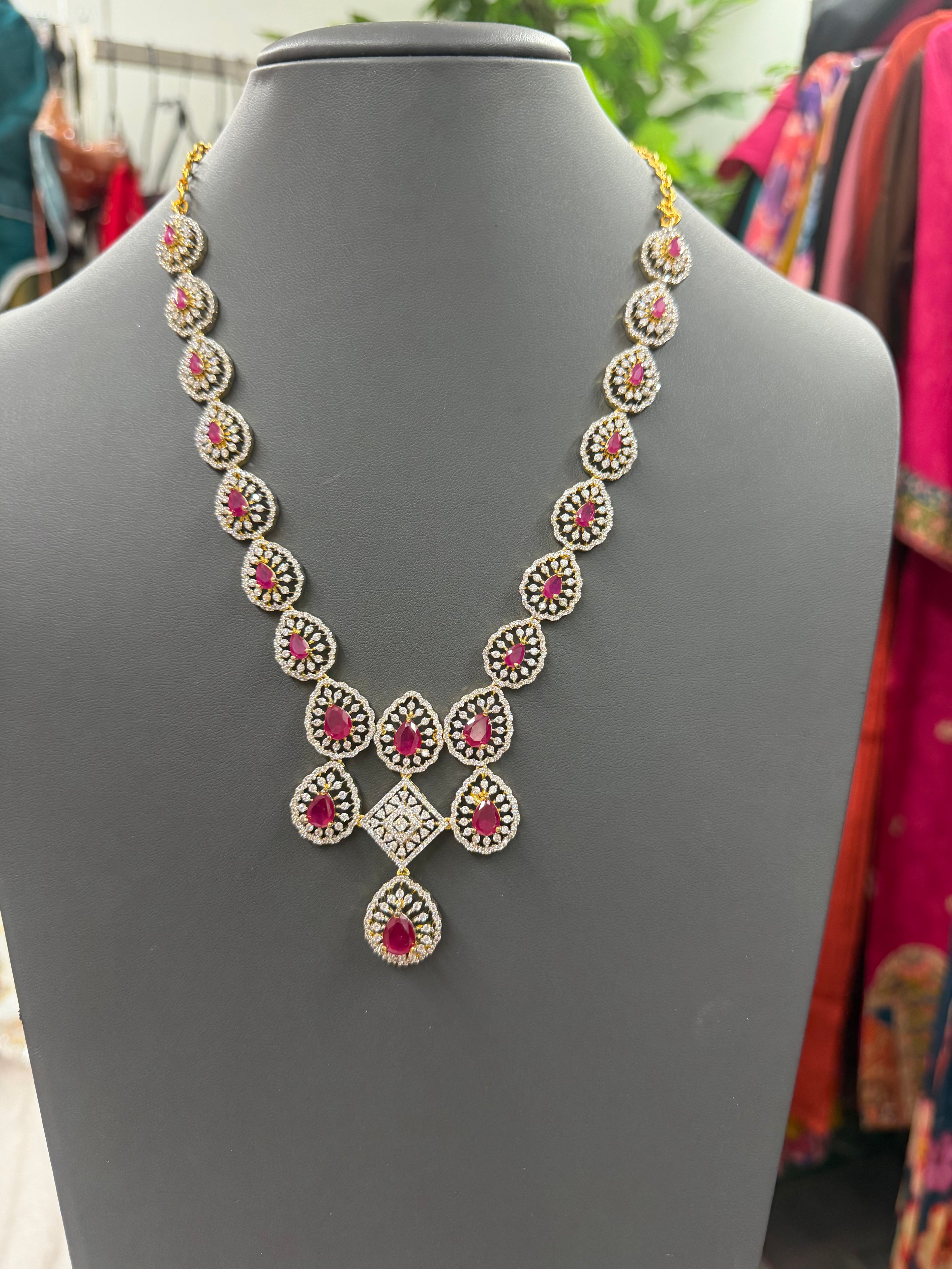 Necklace with matching earrings ✨